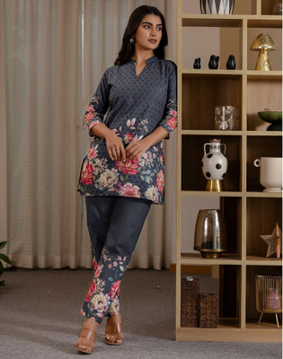 Skylee Women Kurta Pant Set