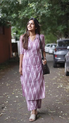 Aanganedit Women Kurti Pant Set