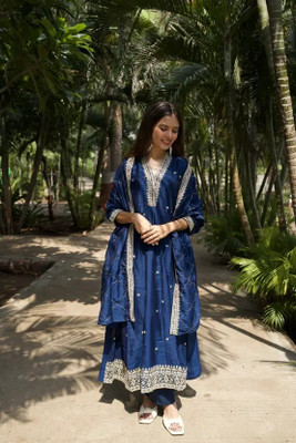 f cloth Women Kurta Pant Dupatta Set