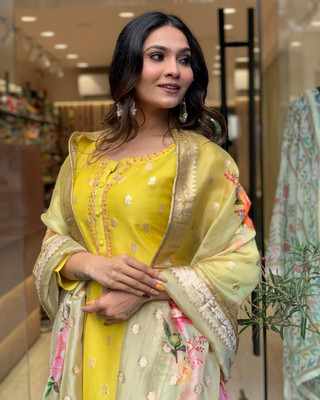 kiwastudio Embroidered Kurta, Trouser/Pant & Dupatta Set