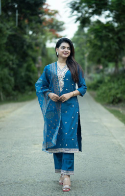 Skylee Women Kurta Pant Dupatta Set