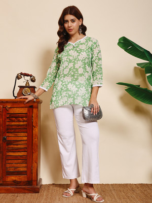 ATTIREGURU Women Floral Print, Printed, Embellished Straight Kurta(Green)