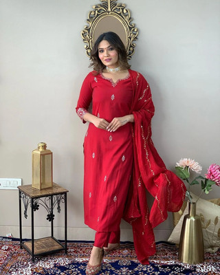 LOOKMARK Women Kurti Pant Dupatta Set