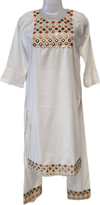 Bare Fangs Women Kurti Pant Set
