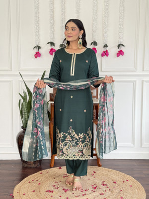 PILUDI Women Kurti Pant Dupatta Set