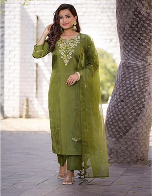 Varamya Women Kurta Pant Set