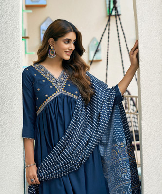 Skylee Women Kurta Pant Dupatta Set