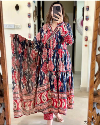 Ikshvaku Enterprises Women Kurti Pant Dupatta Set