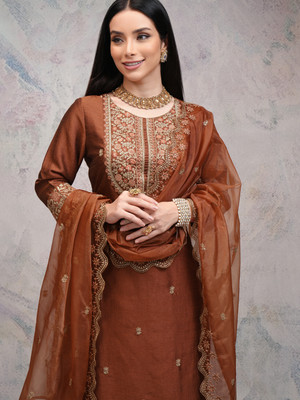 Vishudh Women Kurta Pant Set