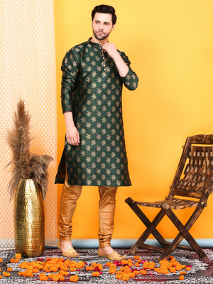 Larwa Men Kurta Churidar Set