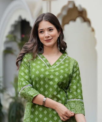 Chiraai Women Kurta Pant Set