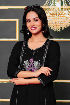 Jagna Women Kurta Pant Set