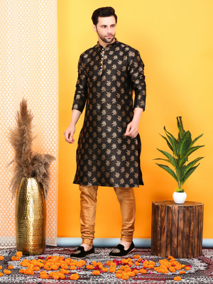Larwa Men Kurta Churidar Set