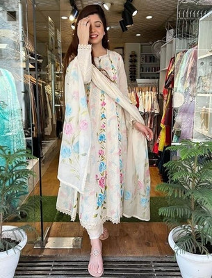 stylish fahsion Women Kurti Pant Dupatta Set