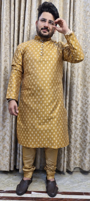 Larwa Men Kurta Pyjama Set