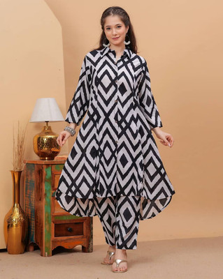 BAANDI Women Geometric Print, Printed, Ikat Straight Kurta(Black, White)