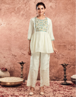 Skylee Women Kurta Pant Set