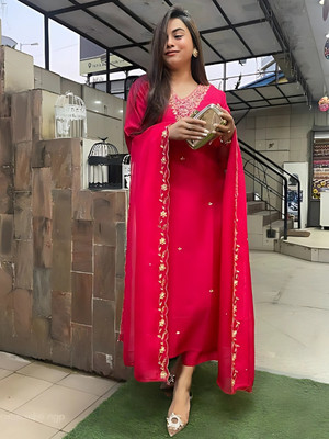 NAVLIK Women Kurta Pant Dupatta Set