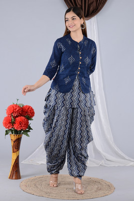 Gujari Women Kurta Dhoti Pant Ethnic Jacket Set