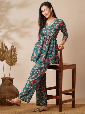 Globus Women Kurti Pant Set