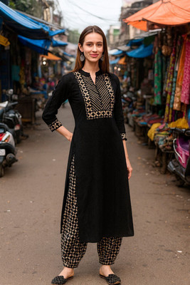 LOOKMARK Women Kurti Pant Set