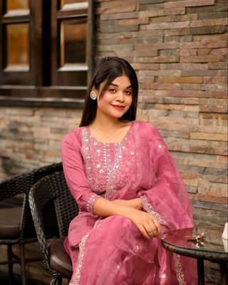 Vivisha Women Kurti Pant Dupatta Set