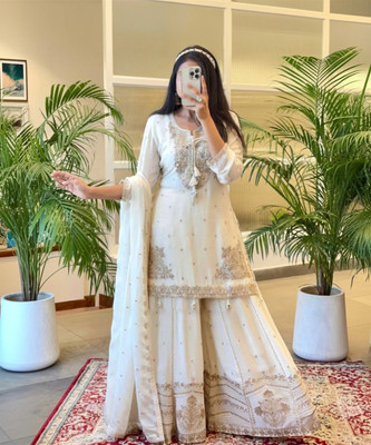 PD CLOTH VILLA Women Kurta Pant Dupatta Set