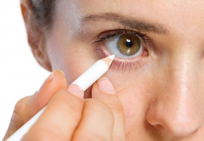 Luster Shine SMOOTH AND MATTE FINISH LIP/EYE LINER MAKEUP 2 g(WHITE)
