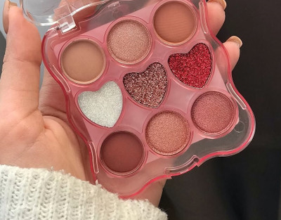 EVERERIN 9 Multi-Color Long Wearing, Easily Blendable Shimmery Eyeshadow Palette 11 g(Multicolor)