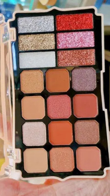 ADJD MULTI COLOUR 6 COLOUR SPARKLING & 12 SHIMMMER EYESHADOW 21 g(MULTI COLOR)
