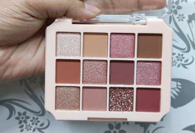 WOONGMI 9 MULTICOLOR GLITTER SHIMMER MATTE EYESHADOW PALETTE 13.5 g(Multicolor)