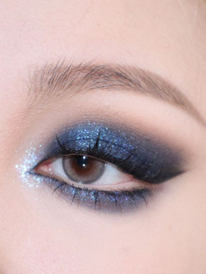 SEUNG Non-Transfer Glitter Liquid Eyeshadow Shimmer Metallic Eyeshadow High Pigment 4 g(BLUE)