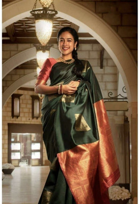 Satigya Woven Kanjivaram Art Silk, Jacquard Saree(Black)