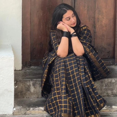 ANUVRATA Self Design, Woven Banarasi Jacquard Saree(Black, Gold)