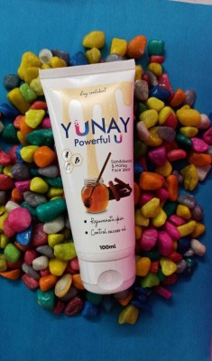 Yunay Cosmetics Radiance Boost Sandalwood Honey Facewash with Natural Ingredients Face Wash(100 ml)