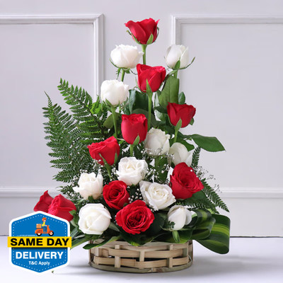 Fresh Live Flower Bouquet of 20 White & Red Roses In Wooden Basket Fresh Fresh Live Flower Bouquet of 20 White & Red Roses In Wooden Basket Roses Flower Basket(20 Flowers)
