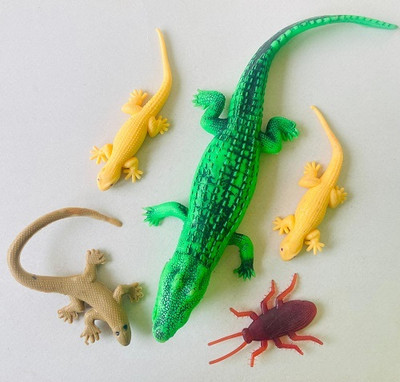 Tik C animal toys crocodile ,lizard and cockroach gang set(Multicolor)