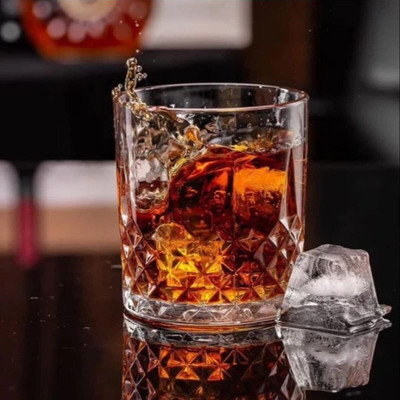 manekk world Diamond Shaped Crystal Whiskey Glass Stylish Rotating Tumbler for Drinks Glass Set Whisky Glass(250 ml, Glass, Clear)