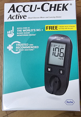ACCU-CHEK ACTIVE BLOOD GLUCOMETER WITH 10 STRIPS Glucometer(Black)