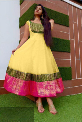 Thapnath Flared/A-line Gown(White)