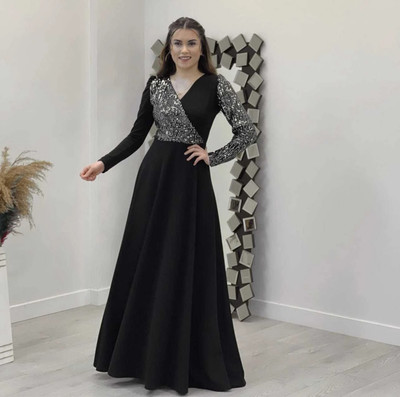 Riaash Flared/A-line Gown(Black)