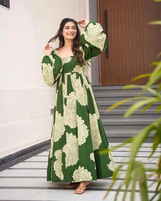 LAHER FASHION Flared/A-line Gown(Green, Beige)