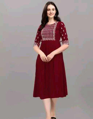 MaaPaa Women Embroidered A-line Kurta(Maroon)