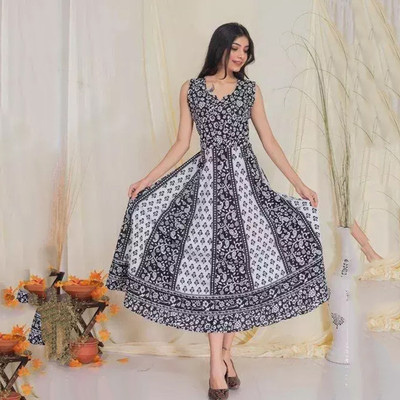 Kuber Raj Flared/A-line Gown(Black, White)