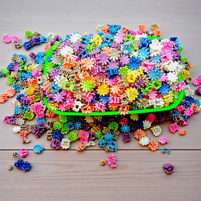 Freebies Pack of 100 Mini Flower Hair Clutcher Hair Clip Assorted Hair Clip(Multicolor)