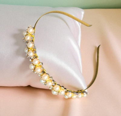 DELEENA Princess Party Hair Band For Girls || Pack of 1|| Golden & Pearl || Hair Band(Gold)