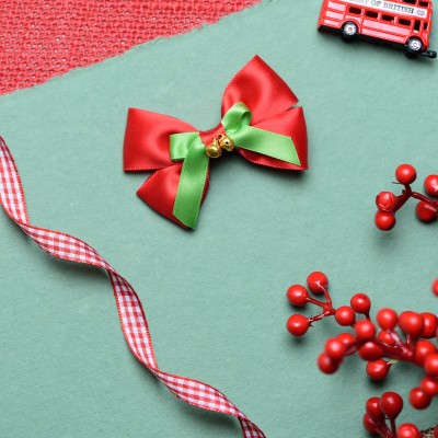 RibbonCandy Christmas bow with bells on Alligator clip - Red and Green Tic Tac Clip(Red)