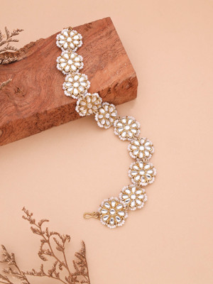 brado jewellery Pack Of 1 Gold-Toned Kundan Matha Patti Hair Accessory Set(Gold, White)