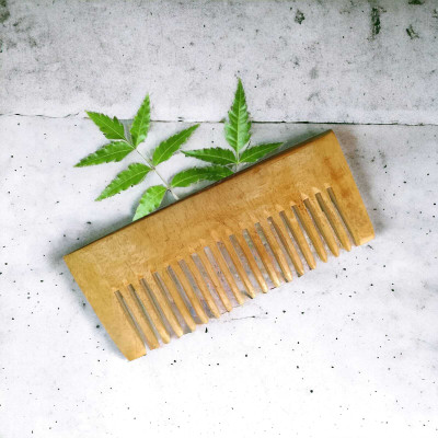 MICLAC Kacchi Neem Wooden Small shampoo wide tooth Comb For Multi-Actions 1PCS