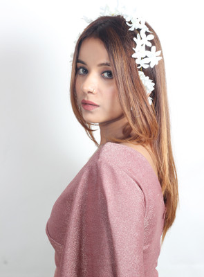 Ritzkart Beautiful White Color  Artificial Flower Accessories For Wedding Hair Extension